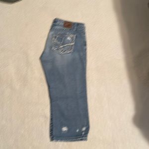 Women’s distressed capris